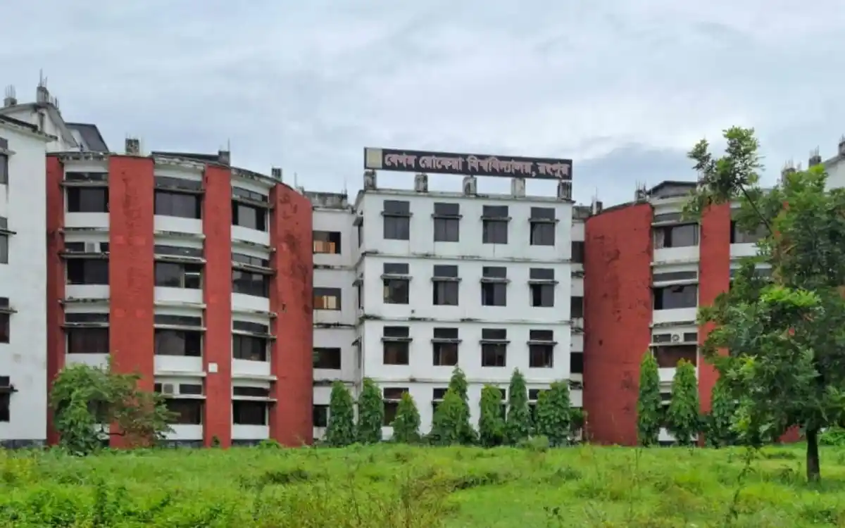 বেরোবির বহিষ্কৃত শিক্ষার্থীরা দিচ্ছেন ফাইনাল পরীক্ষা: এক মাসেও শেষ হয়নি তদন্ত