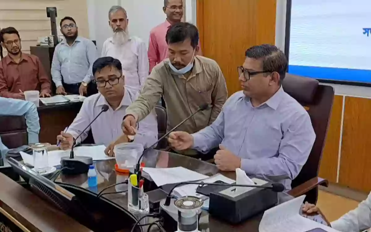 তদবির ও দুর্নীতি রুখতে কুমিল্লা জেলা প্রশাসনের ব্যতিক্রমী উদ্যোগ