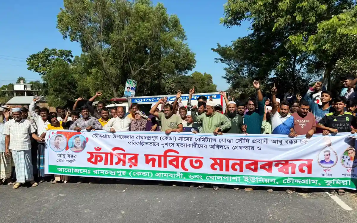 Rising Cumilla -Dhaka-Chittagong highway blocked with bodies demanding arrest of Comilla killers