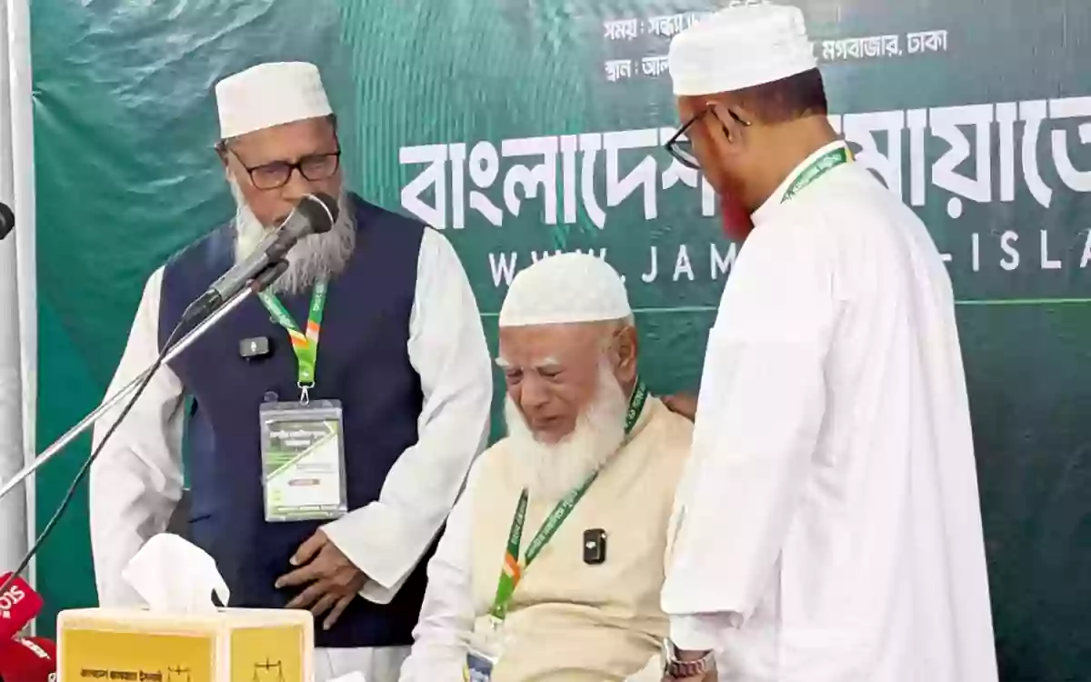 তৃতীয় মেয়াদে আমীরে জামায়াতের শপথ: শপথ নিতে গিয়ে কাঁদলেন ডা. শফিকুর রহমান