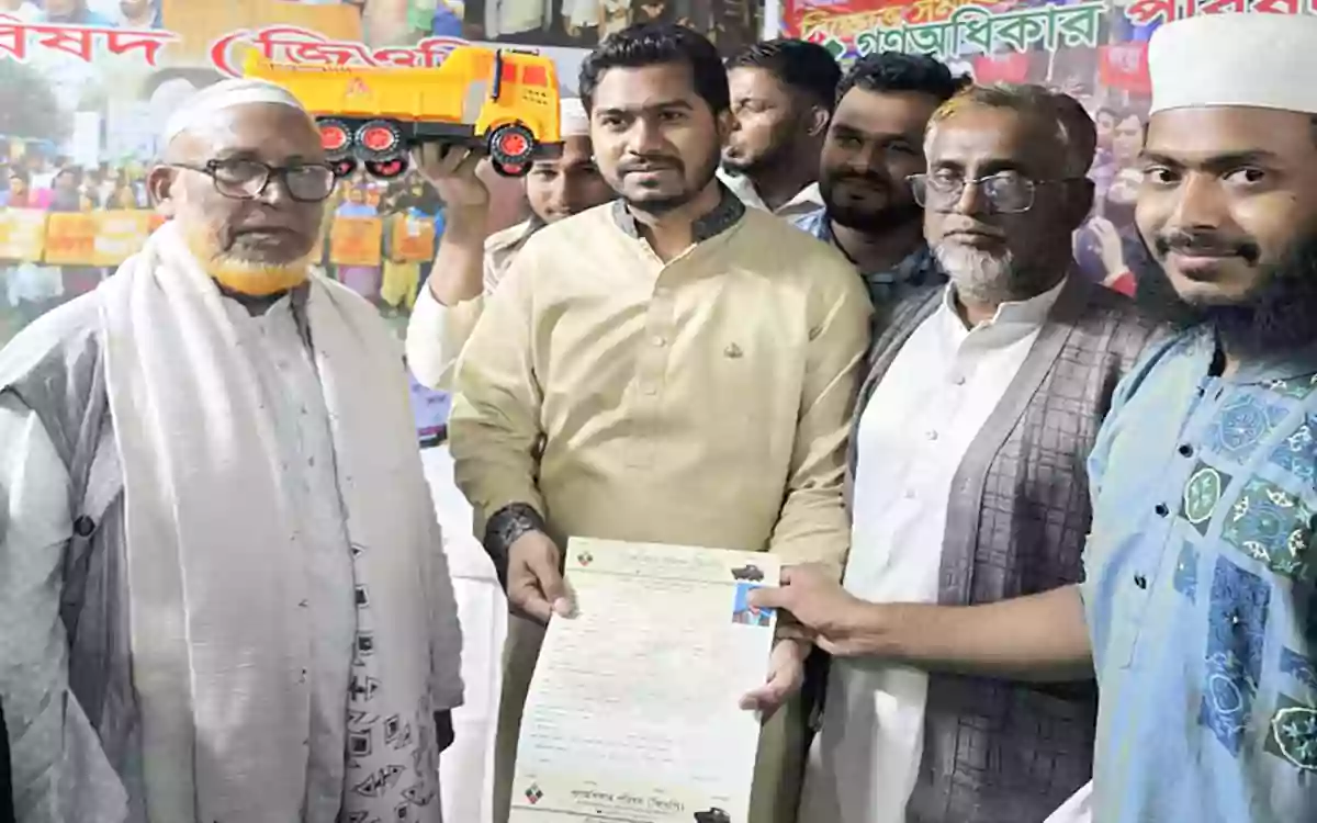 কুমিল্লা-৩ আসনে গণ অধিকার পরিষদের মনোনয়ন ফরম নিলেন সাবেক ইউপি সদস্য