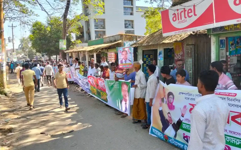 Rising Cumilla -Kamruzzaman Mamun supporters form human chain in Nasirnagar, demand reconsideration of nomination
