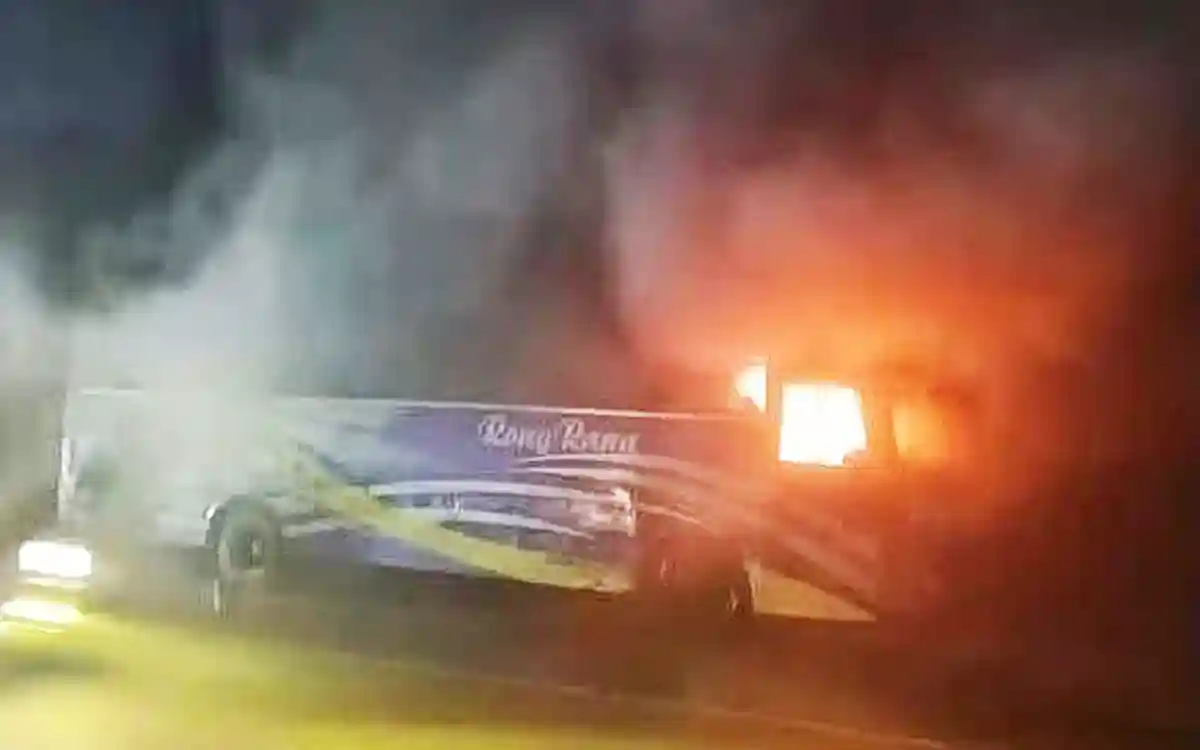 Rising Cumilla -Miscreants set fire to bus on Dhaka-Chittagong highway in Feni