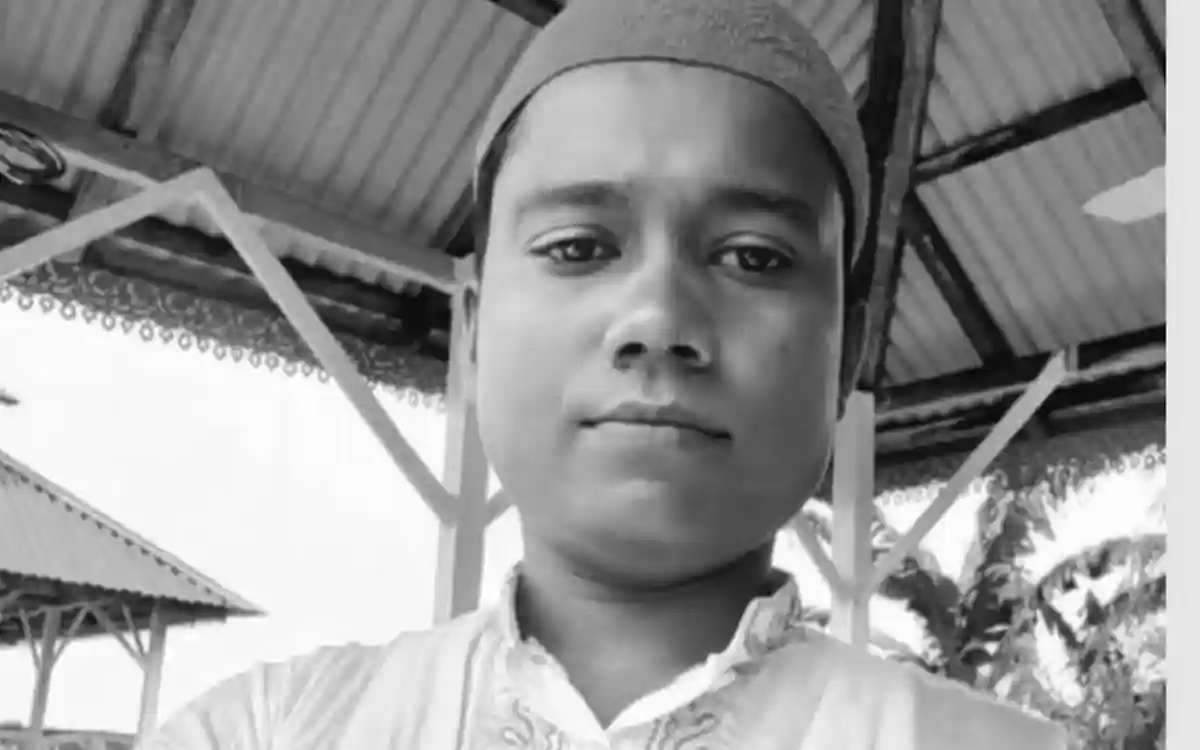 Rising Cumilla -Motorcyclist killed after being hit by train in Brahmanpara, Comilla.