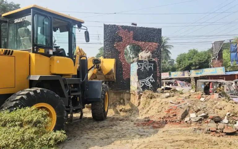 Rising Cumilla -'Mujib Chattar' bulldozed in Jhenaidah