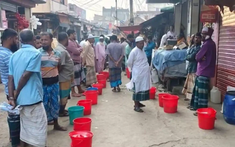 Rising Cumilla -The market in Chandpur where milk worth nearly 4 lakh taka is sold in just 2 hours