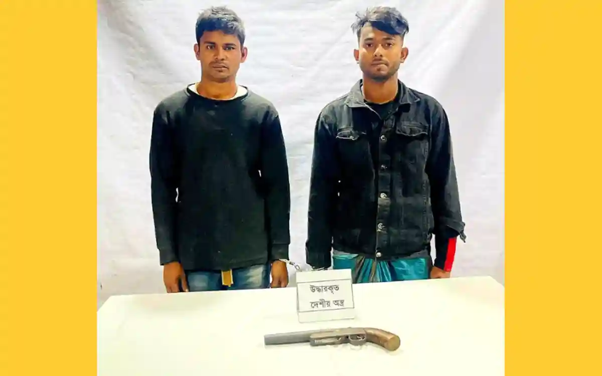 Rising Cumilla - Two Jubo Dal and Chhatra Dal activists arrested with weapons in Nangalkot, Comilla