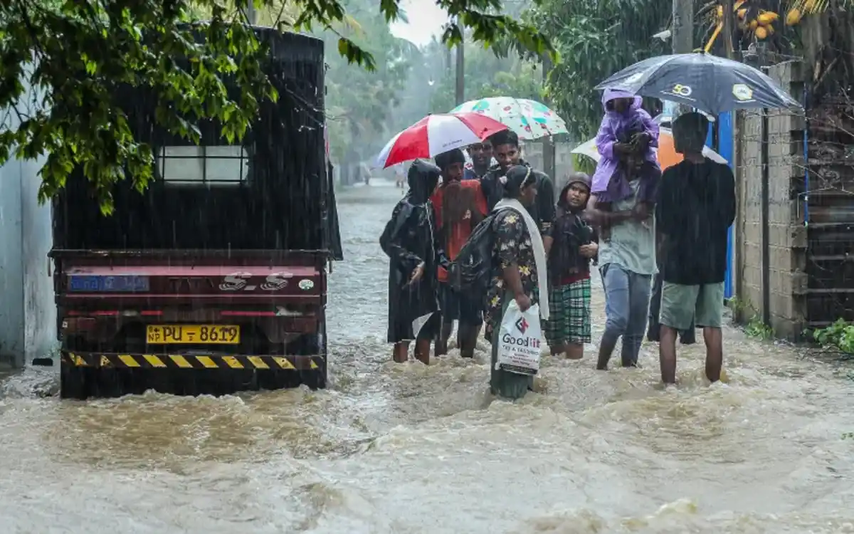 শ্রীলঙ্কায় বন্যায় মৃতের সংখ্যা বেড়ে ১৩২, জরুরি অবস্থা ঘোষণা