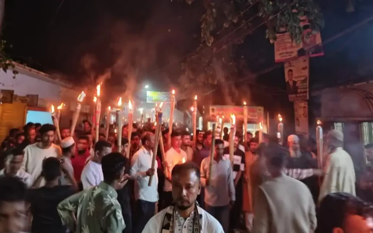 নবীনগরে প্রার্থী পরিবর্তনের দাবিতে বিএনপির একাংশের মশাল মিছিল