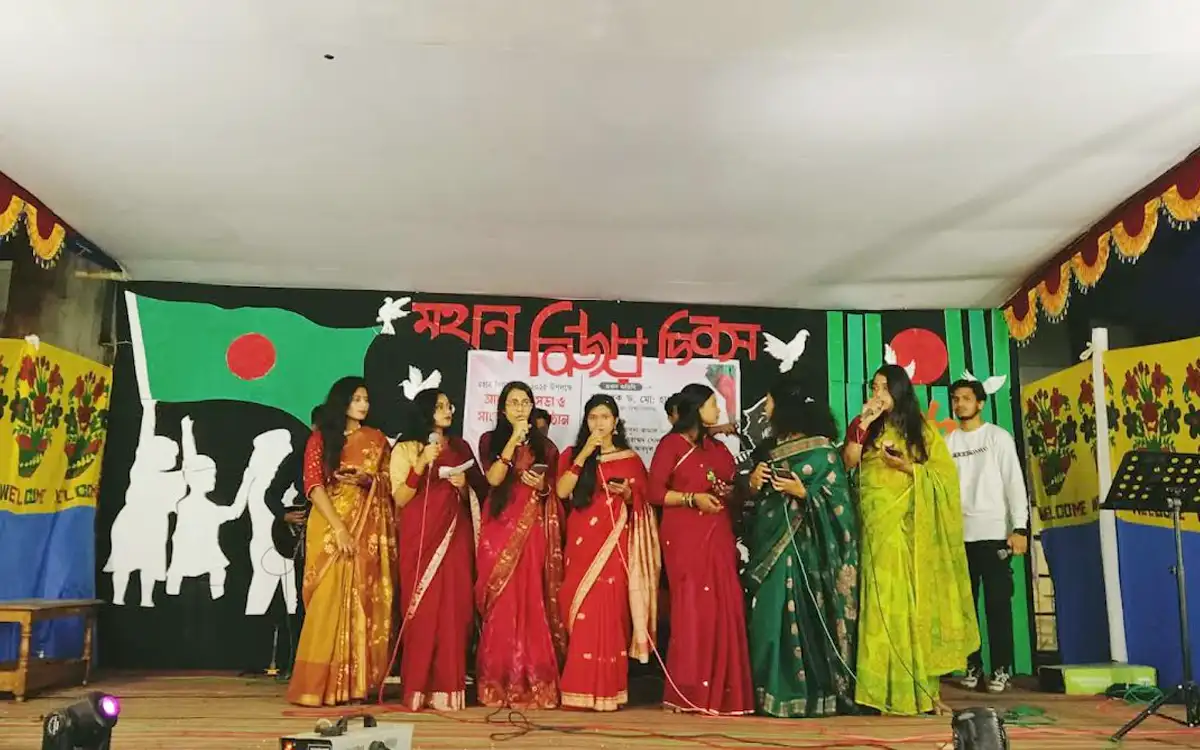 কুবির নওয়াব ফয়জুন্নেসা হলে মনোজ্ঞ সাংস্কৃতিক অনুষ্ঠান