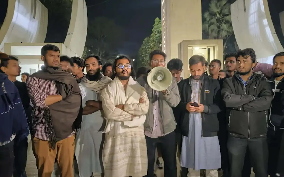 ইনকিলাব মঞ্চের ওসমান হাদীকে গুলির প্রতিবাদে কুবি শিক্ষার্থীদের বিক্ষোভ