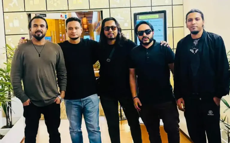 আজ বিজয় দিবস উপলক্ষে বেরোবিতে আসছে জনপ্রিয় ব্যান্ডদল অ্যাশেজ