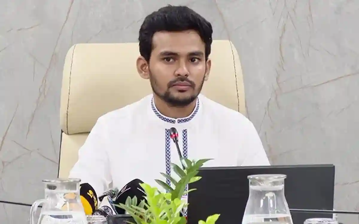 ভোট করবেন আসিফ—জমা দিয়েছেন কূটনৈতিক পাসপোর্টটিও