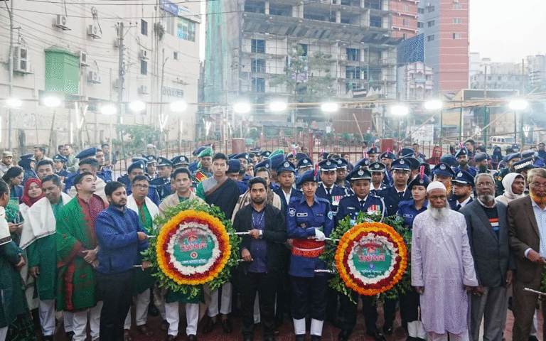 মহান বিজয় দিবসে কুমিল্লায় বীর শহীদদের প্রতি জেলা প্রশাসন ও পুলিশের শ্রদ্ধা নিবেদন