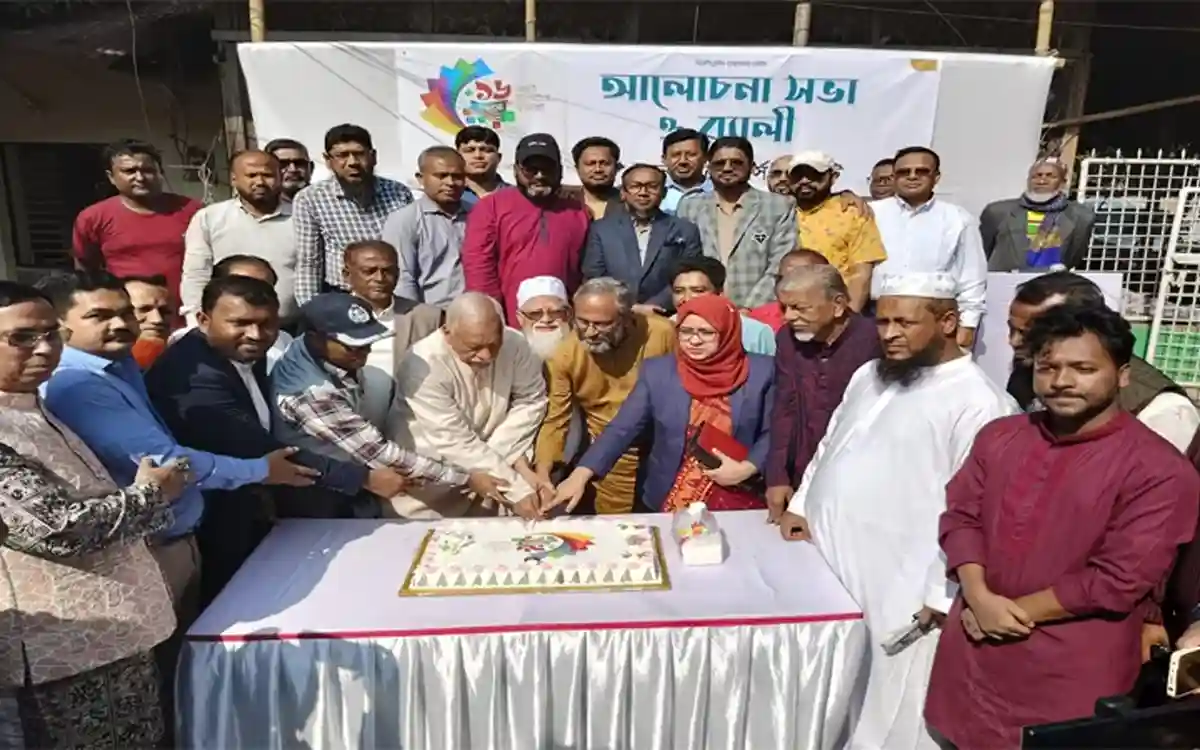 Rising Cumilla - Feni Reporters Unity celebrates 15th anniversary with cake cutting