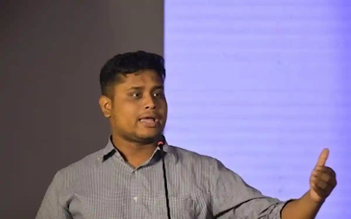 পাথর ছুড়লে ফুল দেব—দেবিদ্বারে হাসনাত আবদুল্লাহ