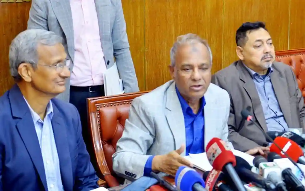 Rising Cumilla - Home Affairs Advisor Lieutenant General (Retd.) Md. Jahangir Alam Chowdhury briefed reporters after the Law and Order Advisory Council meeting at the Secretariat on Monday.