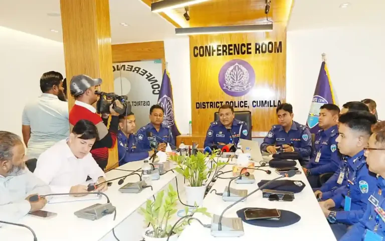 Rising Cumilla - Journalists hold a meeting with the new Superintendent of Police of Comilla