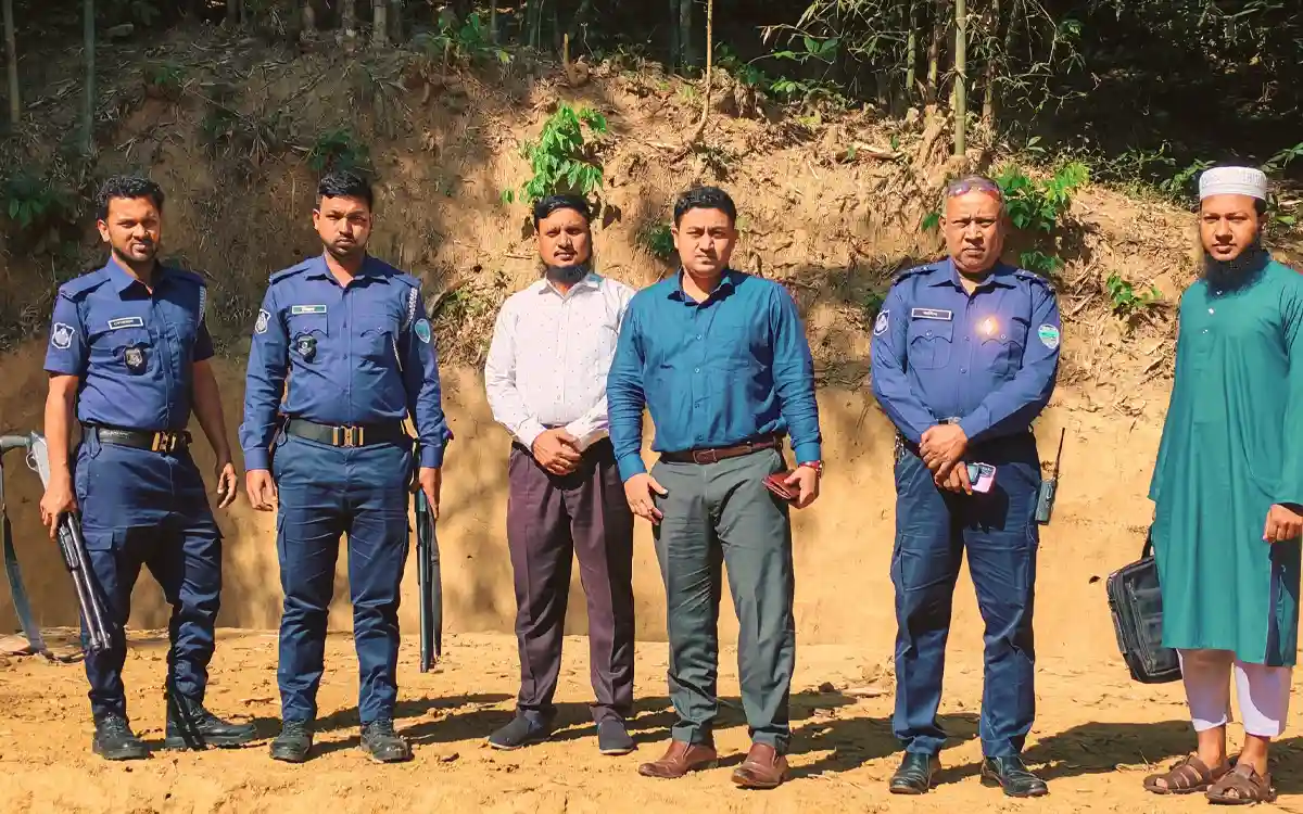 Rising Cumilla - Mobile court operation to prevent hill cutting in south of Comilla Sadar imposes fine of Tk 10,000