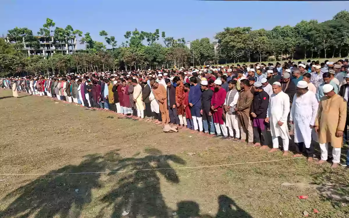 বেগম রোকেয়া বিশ্ববিদ্যালয়ের কেন্দ্রীয় মাঠে ওসমান হাদির গায়েবানা জানাজা