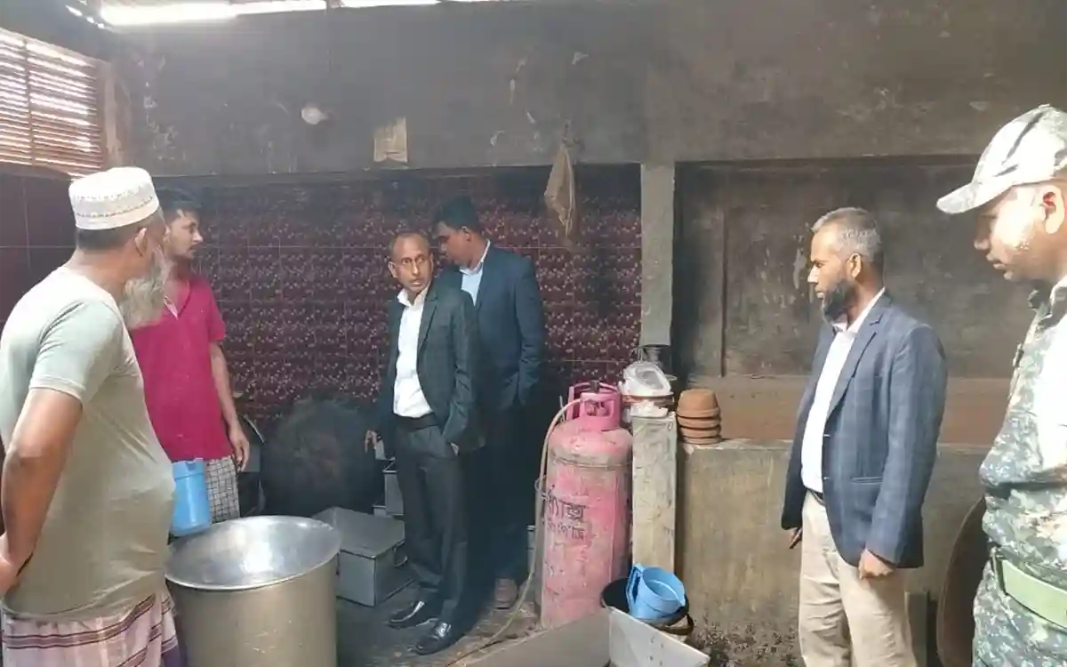 চাঁদপুরে খাবারে রাসায়নিক দ্রব্য ব্যবহারের অভিযোগে মালিককে জরিমানা