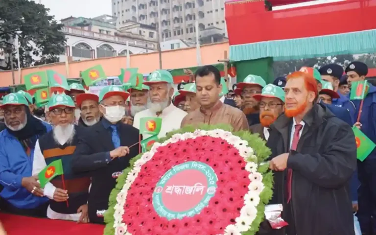 Rising Cumilla - People from all walks of life pay tribute to Chandpur brave martyrs on Victory Day