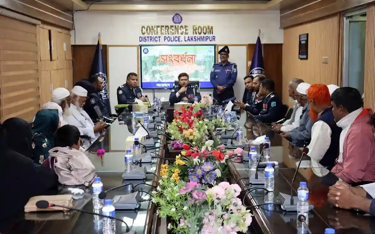 Rising Cumilla - Police felicitate freedom fighters at the initiative of Lakshmipur District Police