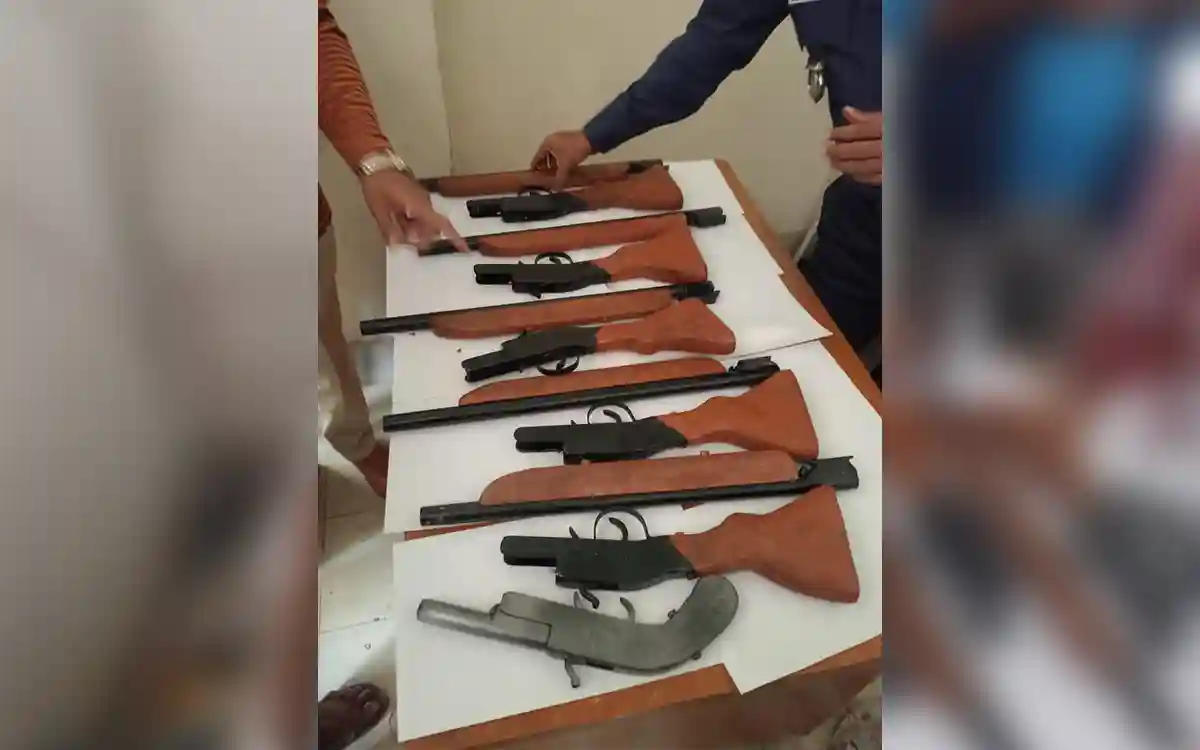 Rising Cumilla - Single-barrel gun and pipe gun found in a bag in a grave in Noakhali