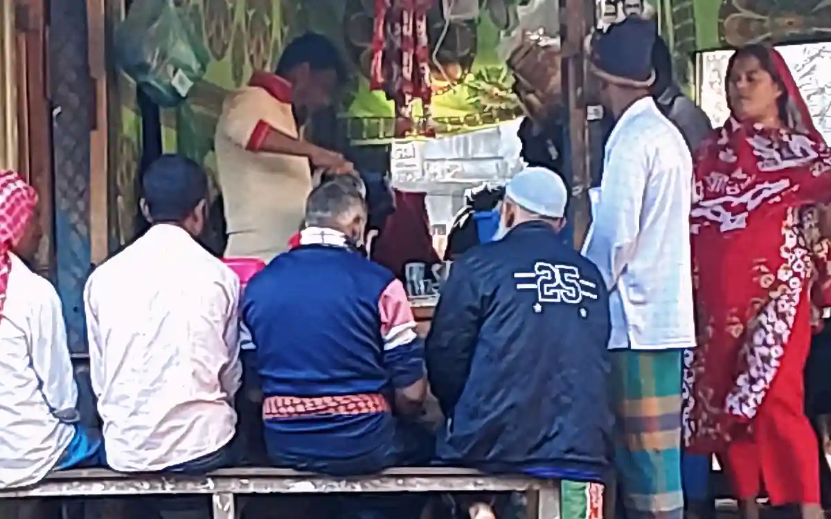 Rising Cumilla - Voting chatter at tea shops - 13th parliamentary election heats up in Chandina, alliance nominations under discussion