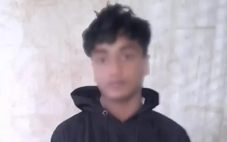 Rising Cumilla - Youth arrested for attacking police with a stick at Chauddagram police station