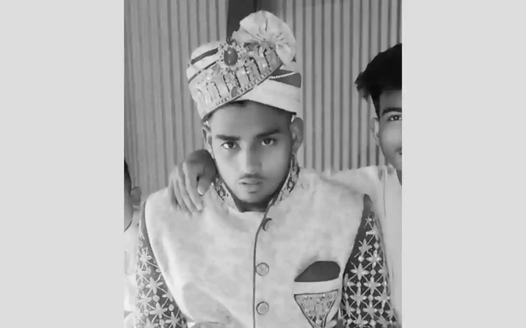 Rising Cumilla - Youth dies after falling from tree in Noakhali