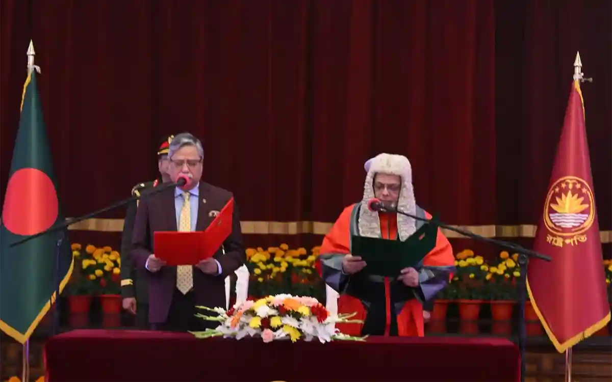 Rising Cumilla - Zubair Rahman Chowdhury takes oath as Chief Justice