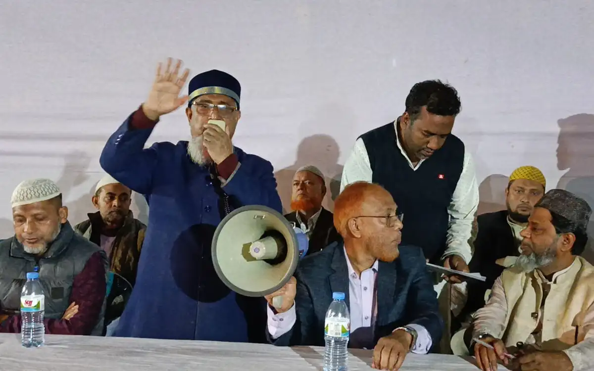 কাপ্তান বাজারে কুমিল্লা-৬ আসনের জামায়াত প্রার্থী কাজী দীন মোহাম্মদের উঠান বৈঠক