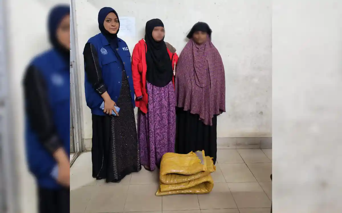 Rising Cumilla - 2 women arrested while smuggling body-fitting ganja in Brahmanpara, Comilla