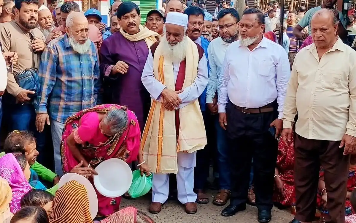 Rising Cumilla - BNP nominee exchanges greetings with traditionalists in Comilla-6 constituency
