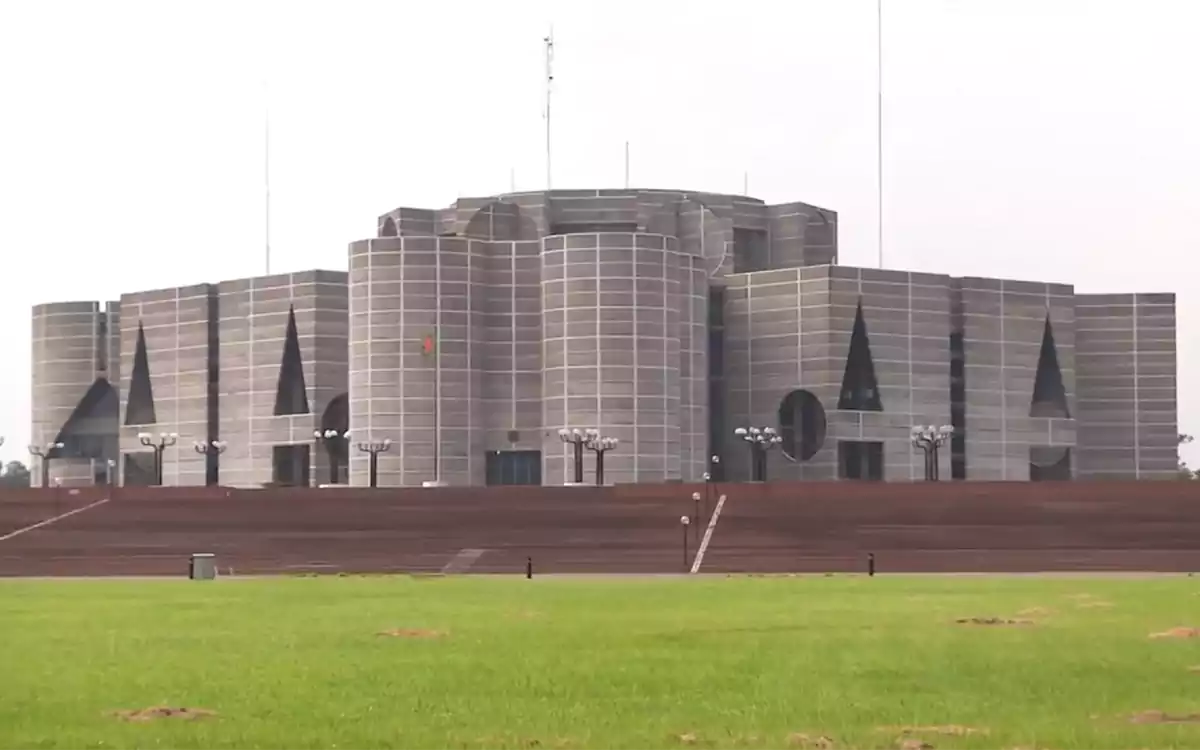 ভোটের লড়াইয়ে ৫১ দলের ১,৭৩২ প্রার্থী, স্বতন্ত্র ২৪৯ জন