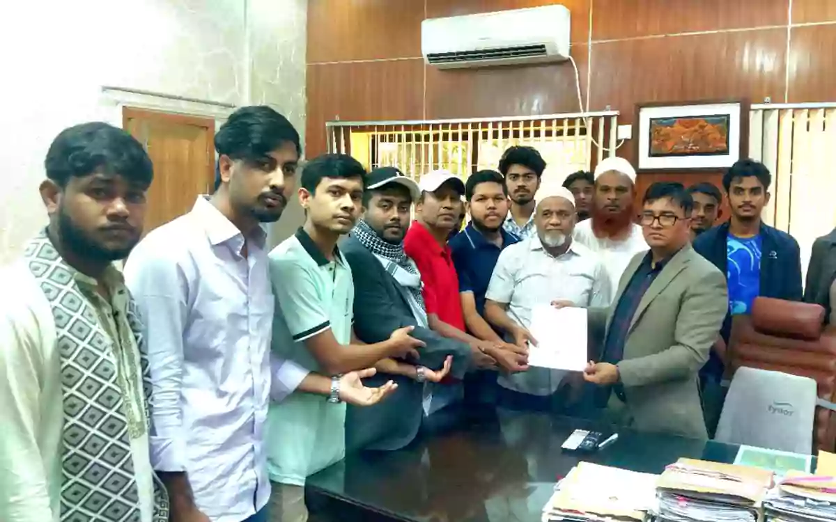 Rising Cumilla - Comilla Polytechnic students submit memorandum to Chief Advisor