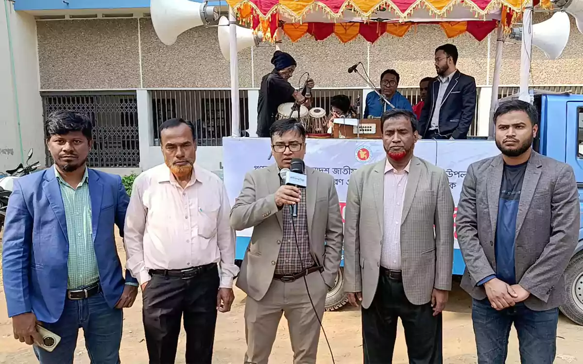 Rising Cumilla - District Information Office holds 'Truck Music Concert' to raise voter awareness in Comilla