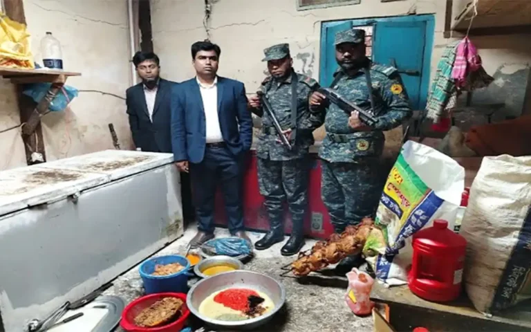 Rising Cumilla - Hotel owner fined for storing stale food in Chandpur