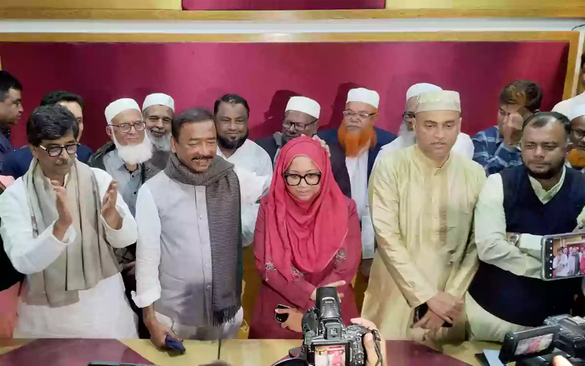 Rising Cumilla - Independent candidate Samira Azim Dola withdraws from Comilla-9 constituency election
