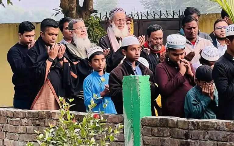 Rising Cumilla - Independent candidate Taposh begins election campaign by visiting father's grave