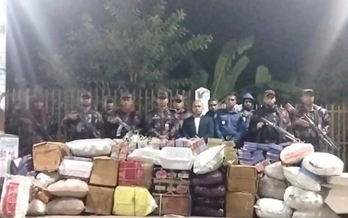 Rising Cumilla - Indian goods worth around Tk 6.8 million seized in BGB operation in Comilla