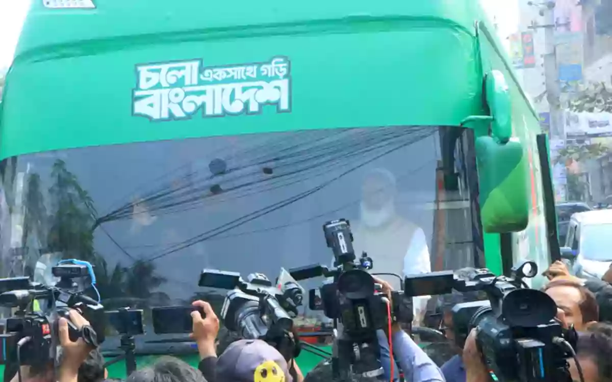 Rising Cumilla - Jamaat Ameer starts election campaign by riding a bus