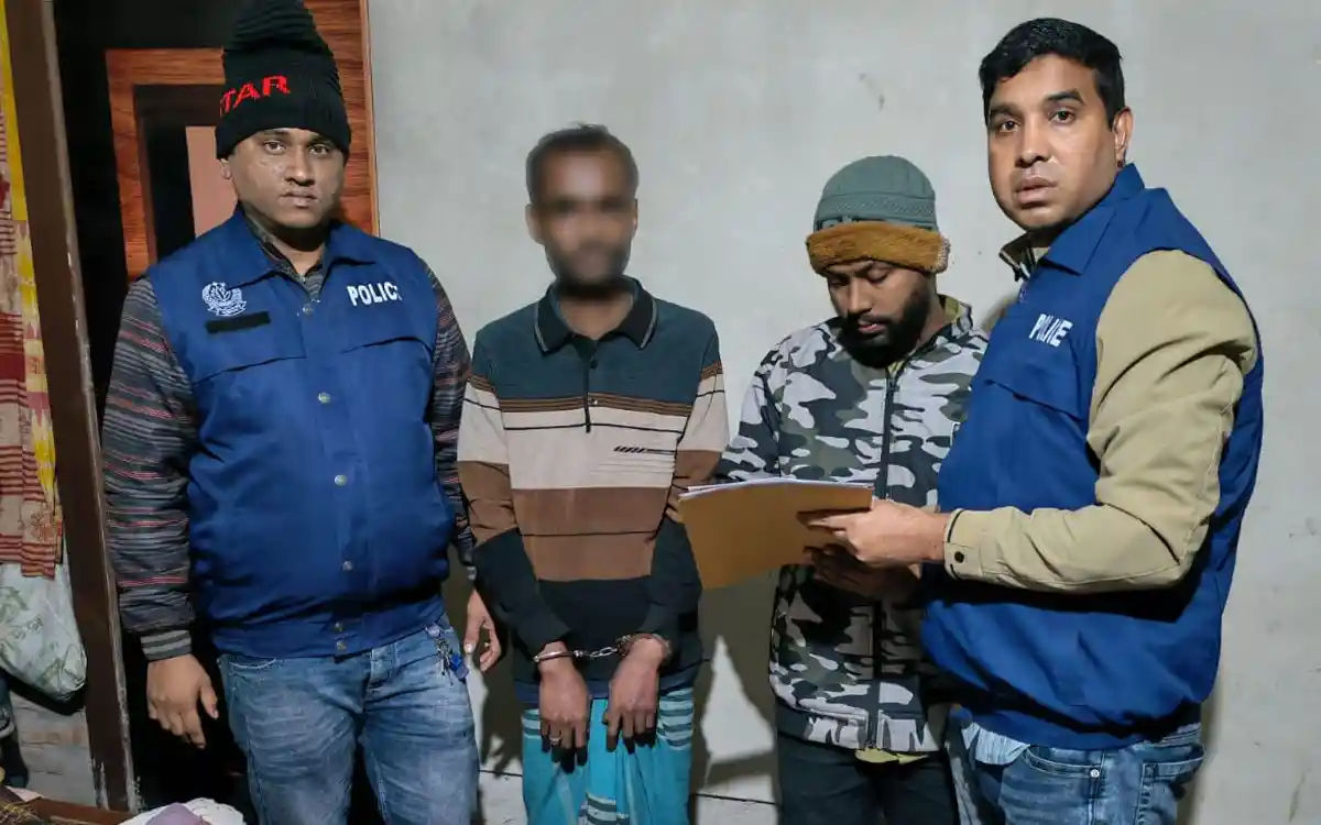 Rising Cumilla - Mother and son arrested with drug peddlers and Yaba tablets in Brahmanpara