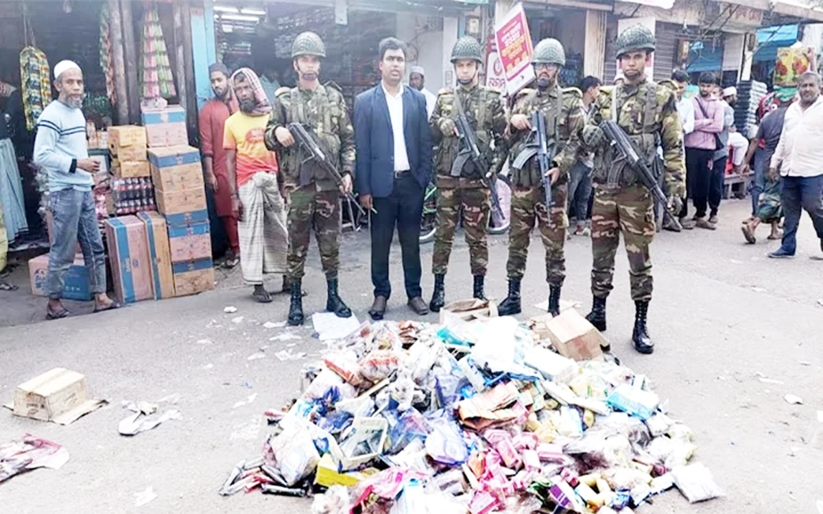 Rising Cumilla - Seven establishments fined in consumer rights drive in Chandpur