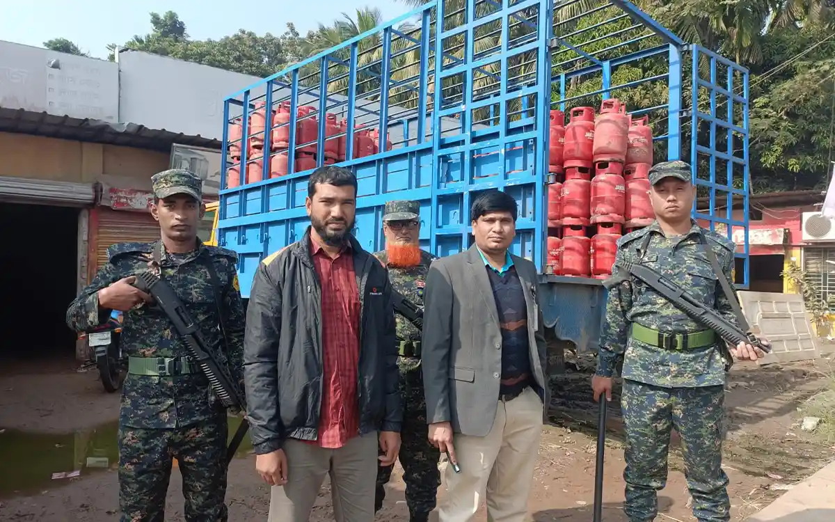 Rising Cumilla - Tk 20,000 fine for selling gas cylinders at higher prices in Noakhali