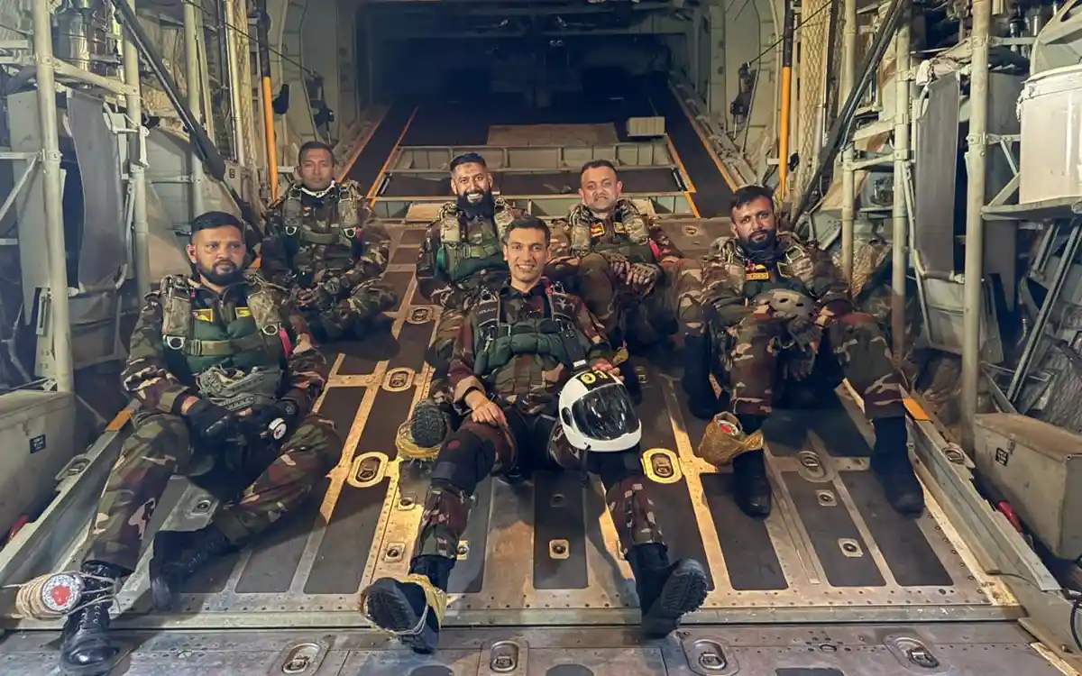 Rising Cumilla - copyBangladesh enters Guinness World Record for parachuting with the most flags on Victory Day