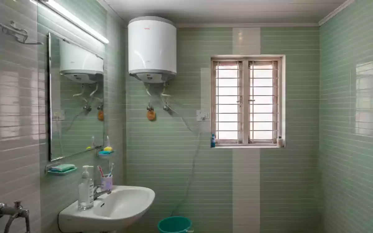 শীতকালে দিনে ২ ঘণ্টা গিজার চালাচ্ছেন? জেনে নিন বিদ্যুৎ বিলের হিসাব