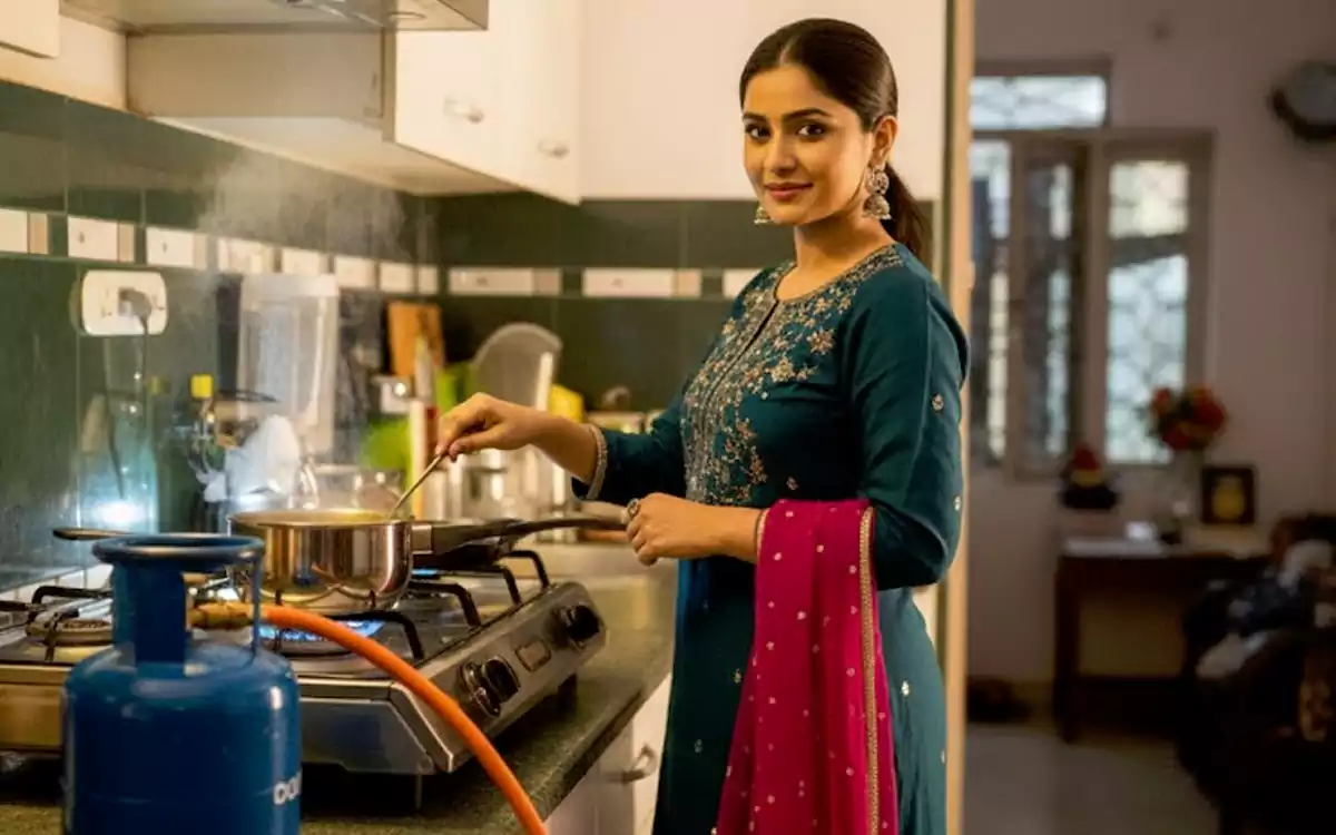 Rising Cumilla - women working in kitchen