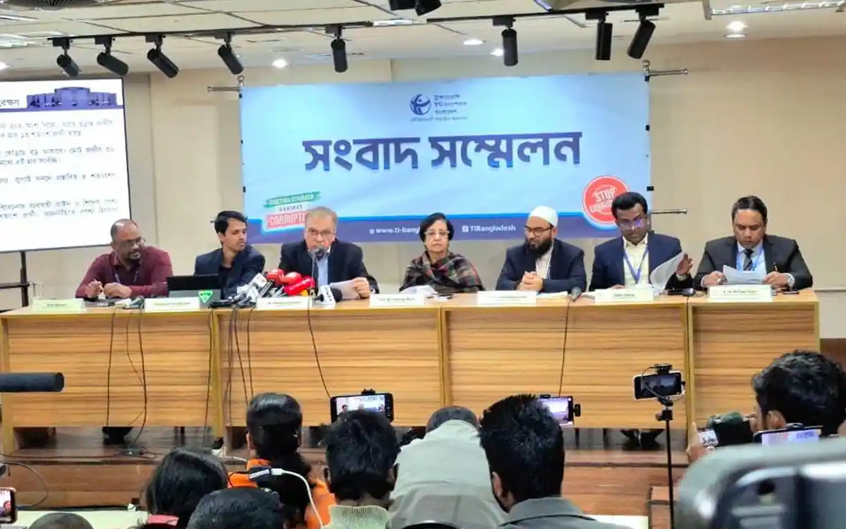 অর্থ, পেশীশক্তি এবং ধর্মান্ধতার কাছে নারী প্রতিনিধিত্ব জিম্মি:টিআইবি